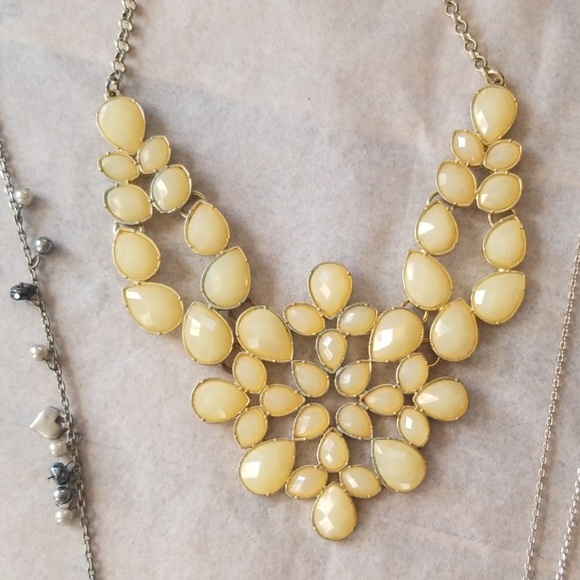 ⭐4for20⭐ LOT/SET of 5 assorted necklaces - Picture 4 of 6